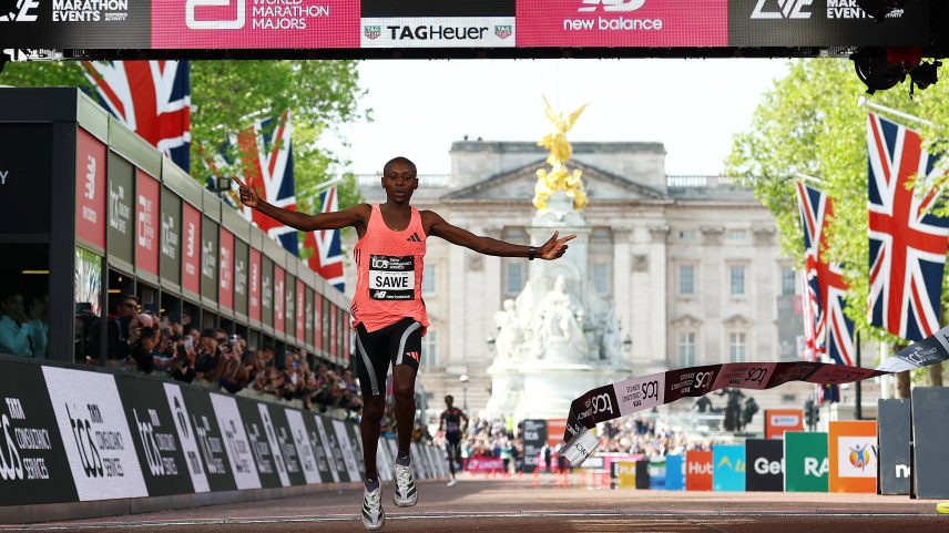Recordista de maratona mantém foco na prova ao uso de super tênis