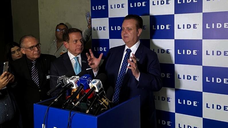 Kassab diz apoiar Times Square de SP se cumprir Cidade Limpa