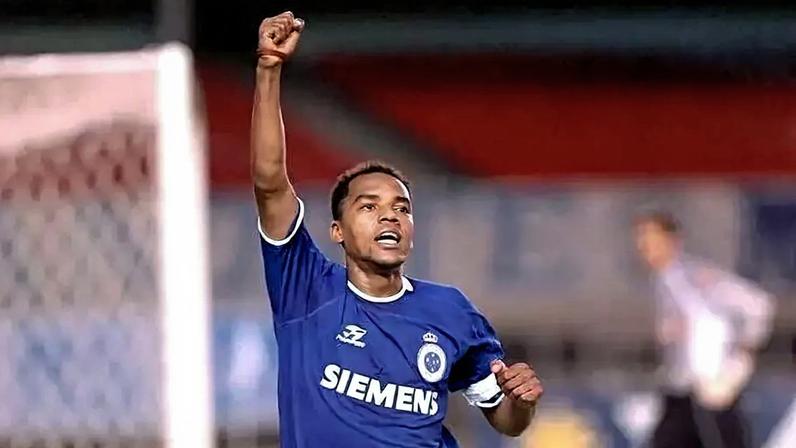 Kelly foi um meia artilheiro com passagens marcantes por Cruzeiro e Athletico-PR. (Cruzeiro)