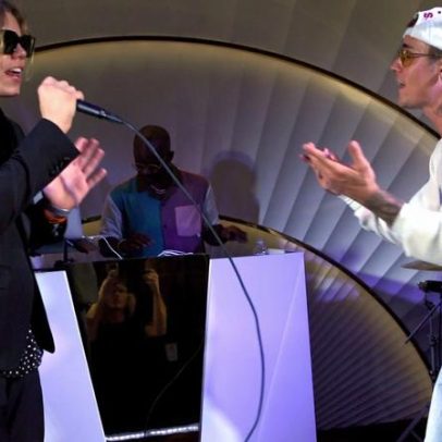 Justin Bieber apresenta The Kid Laroi durante 'Stay' no Coachella 2026