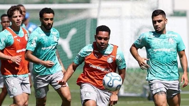 Palmeiras planeja retorno de Vitor Roque e analisa encaixe no ataque