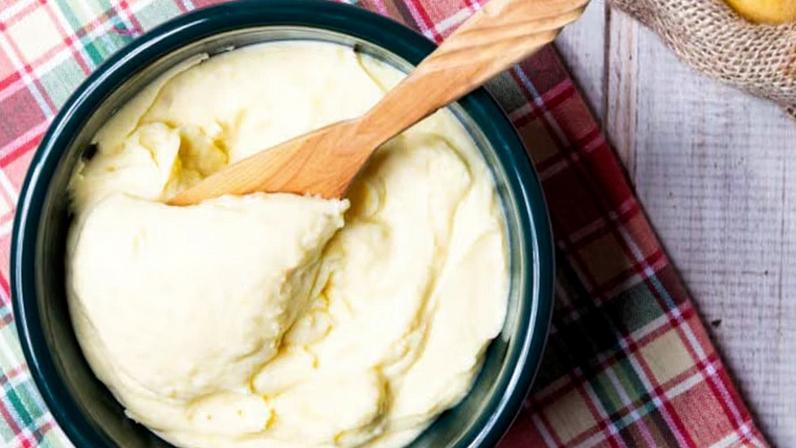 Purê de batata simples de Helô Bacellar ganha destaque na cozinha