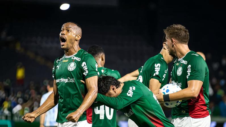 Marlon Freitas brilha e Palmeiras vence o Grêmio para manter liderança
