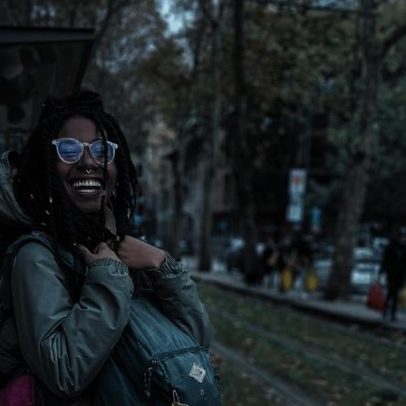 Salário em dólar para viajar o mundo: ela deixa o emprego