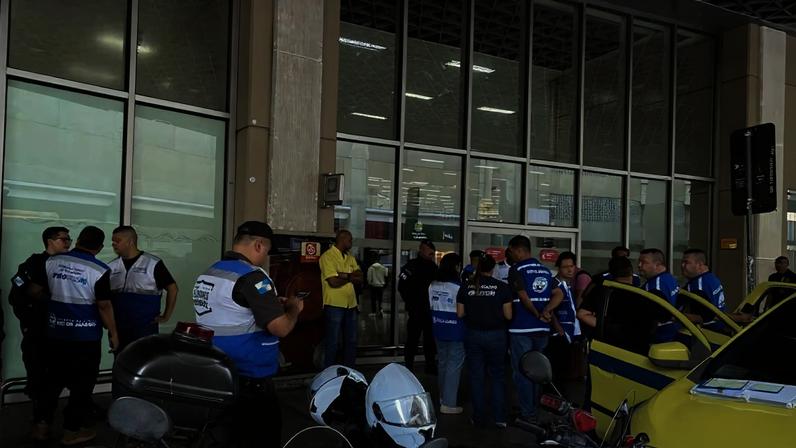 Operação conjunta do Procon e do Sedcon prendeu motorista e rebocou veículos irregulares