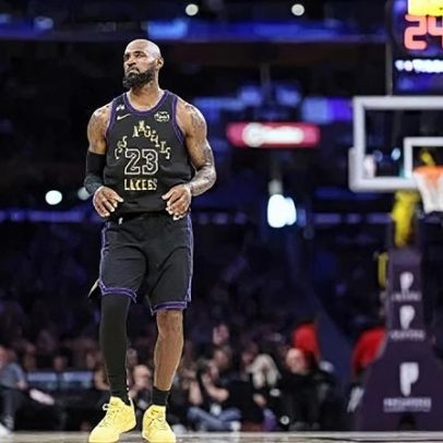LeBron conquista 12 mil assistências e é o 4º na NBA