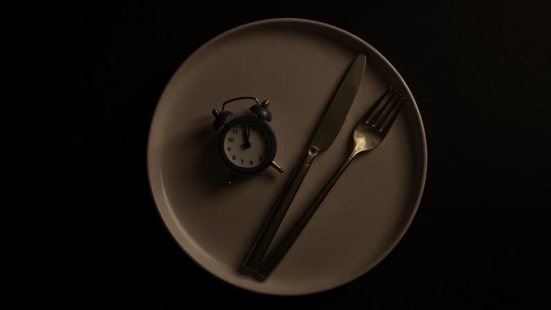 Horário das refeições afeta o peso, aponta o relógio biológico