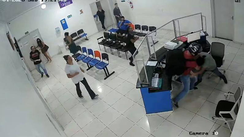 Desentendimento termina em briga violenta entre recepcionista e entregador de comida