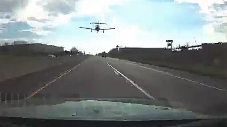 Monomotor sofreu pane e precisou pousar em uma rodovia lotada dos Estados Unidos