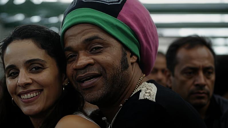 Helena Buarque revela detalhes de quase 20 anos com Carlinhos Brown