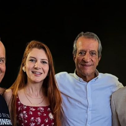 Deputados do PL discutem após Carlos Bolsonaro ser cortado de foto