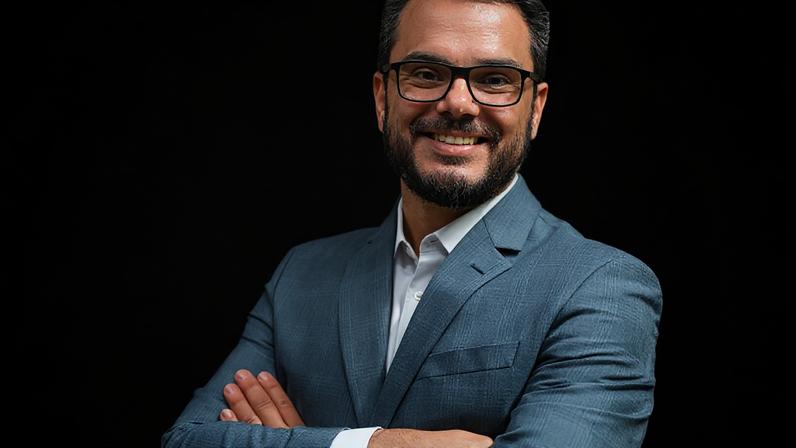 Saccone assume o cargo de assessor de imprensa na campanha de Flávio Bolsonaro