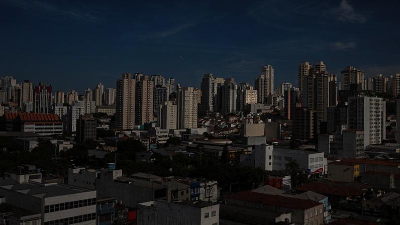 Imóveis menores, expansão em massa e dependência de políticas habitacionais ajudam a explicar.