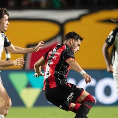 Corinthians e Vitória empatam em jogo atribulado, um dos piores do Brasileirão