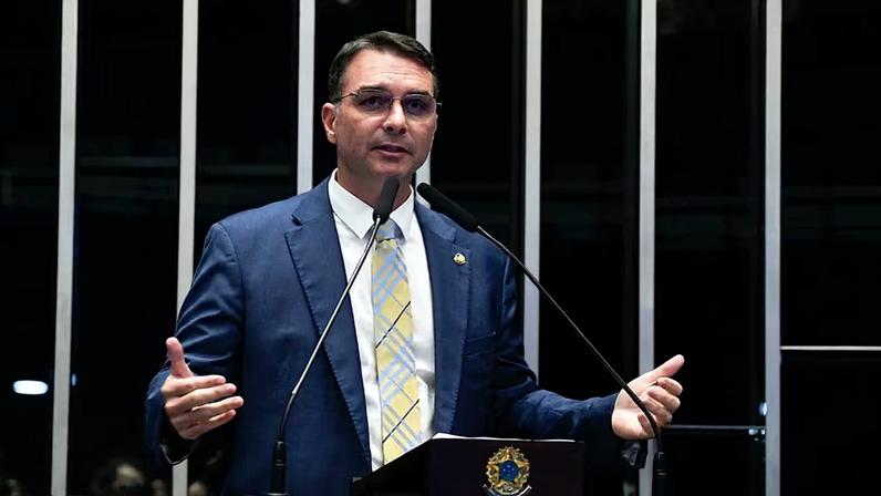 Flávio ainda não anunciou quem disputará a seu lado como vice nas eleições