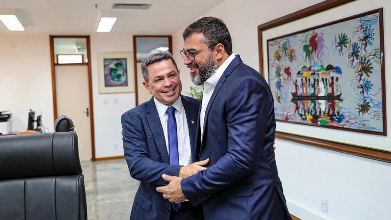Governador e vice do Amazonas deixam cargos no limite do prazo eleitoral