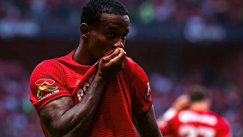 Toluca denunciou insultos racistas contra o brasileiro Helinho. Foto: Reprodução/@tolucafc