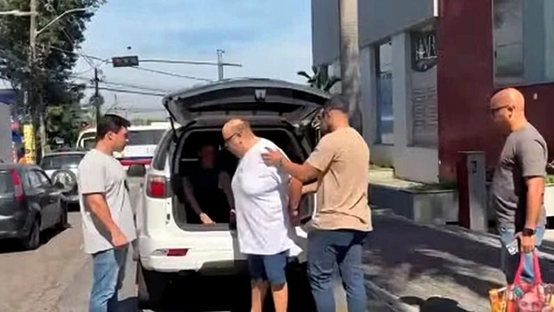 Criminosos mantinham estrutura para enganar vítimas, com documentos e formulários falsos