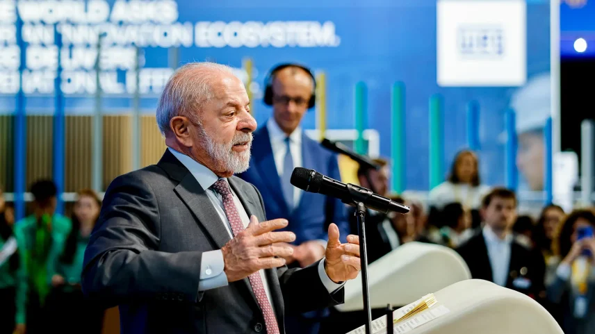 Após o fiasco da COP 30, governo insiste em agenda climática vista como irreal, ignorando prioridades como saneamento e riscos econômicos. (Foto: Ricardo Stuckert/PR)