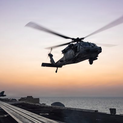 Iranianos atiram contra helicópteros dos EUA que buscavam piloto que se ejetou