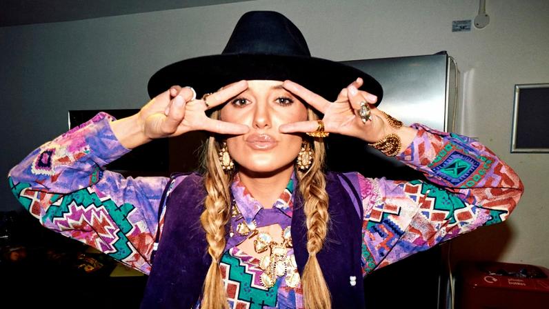 Lainey Wilson se abre em novo trailer do documentário Keepin' Country Cool