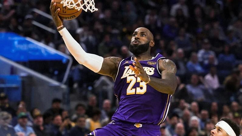 LeBron James Lakers Warriors