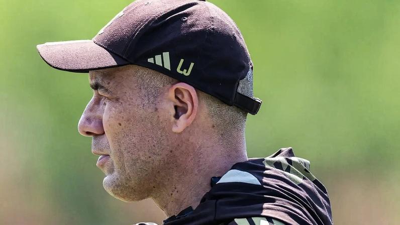 Leonardo Jardim comanda treino do Flamengo antes de viagem a Cusco para estreia da Libertadores (Foto: Gilvan de Souza/Flamengo)