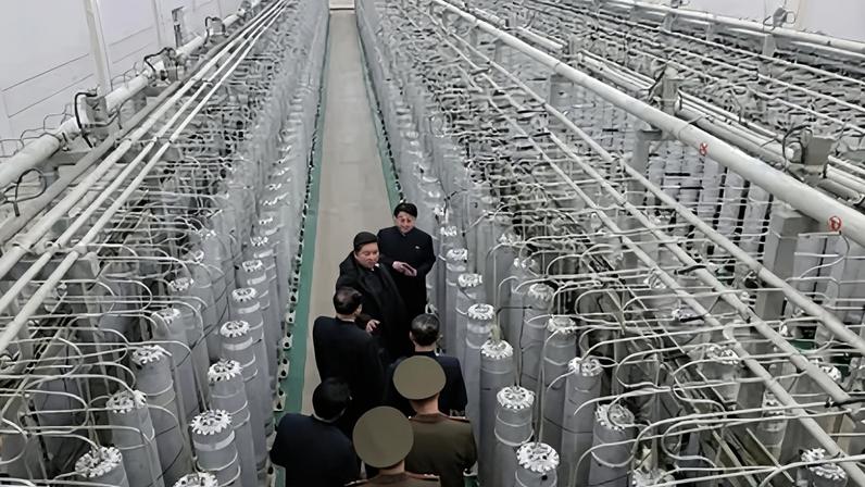 Líder norte-coreano Kim Jong-un visita base de produção de material nuclear 29 de janeiro de 2025