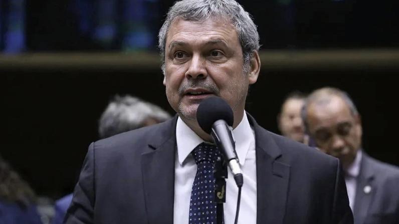 Segundo Lindbergh (foto) a declaração do presidente do BC na CPI do Crime Organizado "demonstra que o controle interno é insuficiente e pode servir de escudo para proteger quem comandava a instituição quando decisões e omissões favoreceram o ambiente em que o caso Master prosperou"