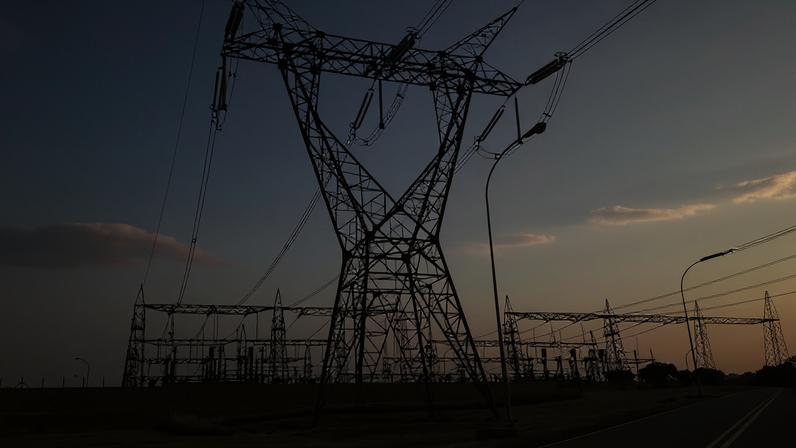 Linha de transmissão de energia
