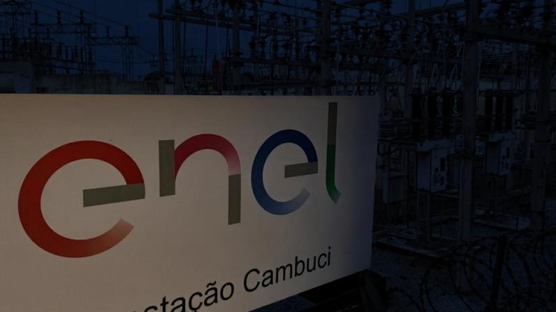 Logotipo da Enel é visto em uma subestação em São Paulo, Brasil