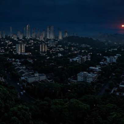 Cidade inglesa tem 96,8% de ruas arborizadas e vida que rivaliza capitais
