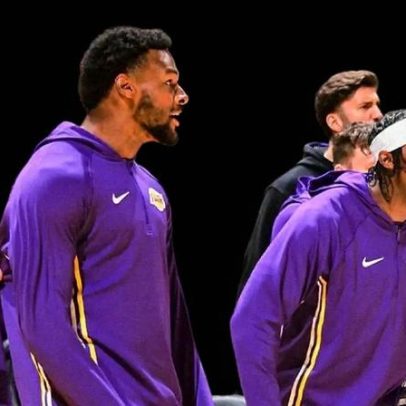 Lakers anunciam contrato com jogador antes dos playoffs