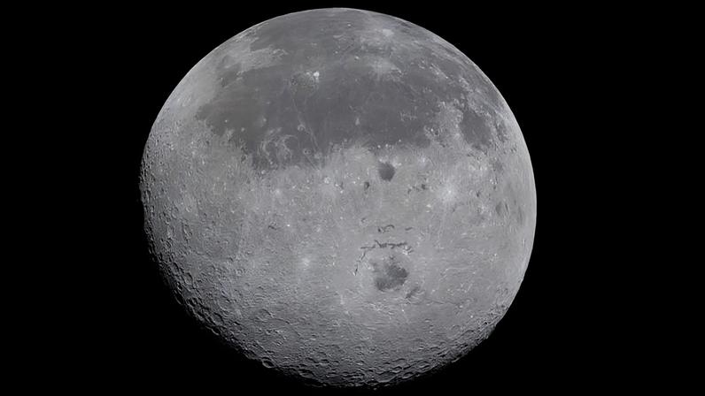 Astronautas da Artemis 2 registram áreas inéditas da Lua em novas fotos