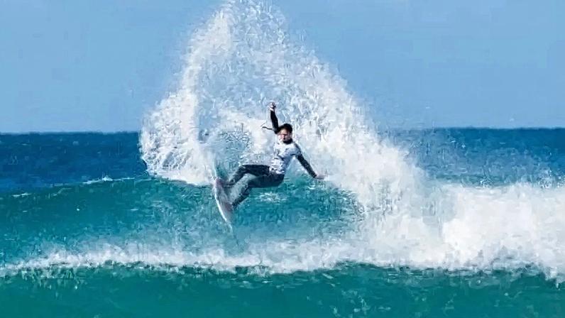 Luana Silva em ação na etapa de Jeffreys Bay, na África do Sul, na WSL 2025 (Foto: Kody McGregor/WSL)