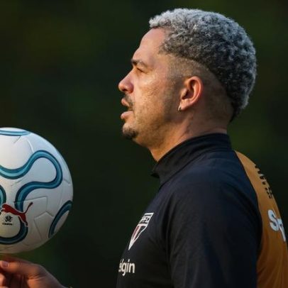 Luciano marca e agita torcida do São Paulo com 'Sempre ele'