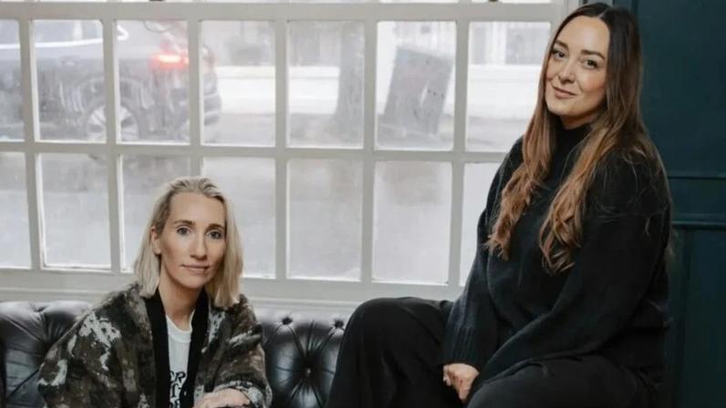 Lucy e Pippa Tallant, fundadoras do Crossbar Brighton, que teve reservas esgotadas em apenas quatro minutos para a inauguração