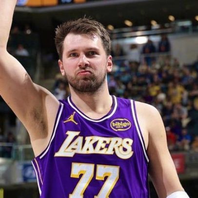 Lakers liberam Luka Doncic para tratar lesão na Europa