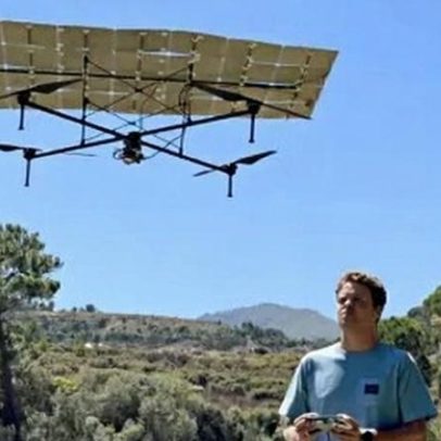 Pai e filho criam drone caseiro movido apenas por energia solar
