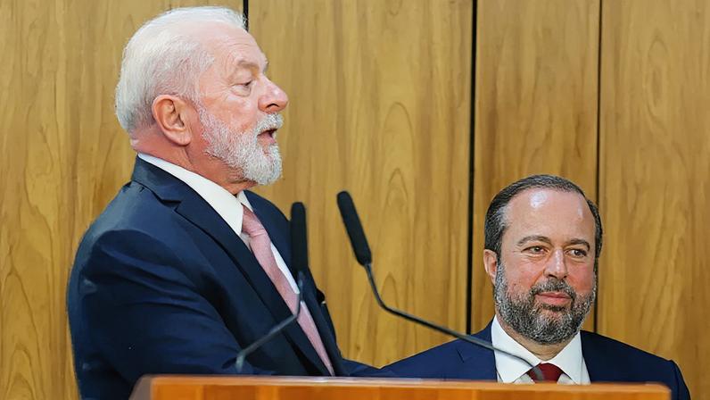 Lula mantém Silveira no governo, Messias no STF e Pacheco em MG