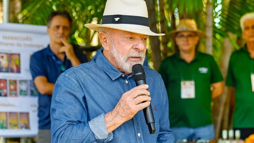 Presidente da República, Luiz Inácio Lula da Silva, durante visita ao Pomar da Ciência, na Embrapa Cerrados, Planaltina - DF.