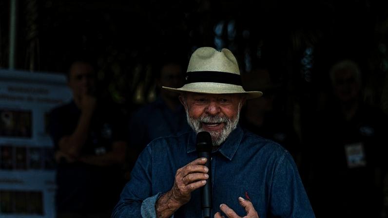 Presidente da República, Luiz Inácio Lula da Silva, durante visita ao Pomar da Ciência, na Embrapa Cerrados, Planaltina - DF.