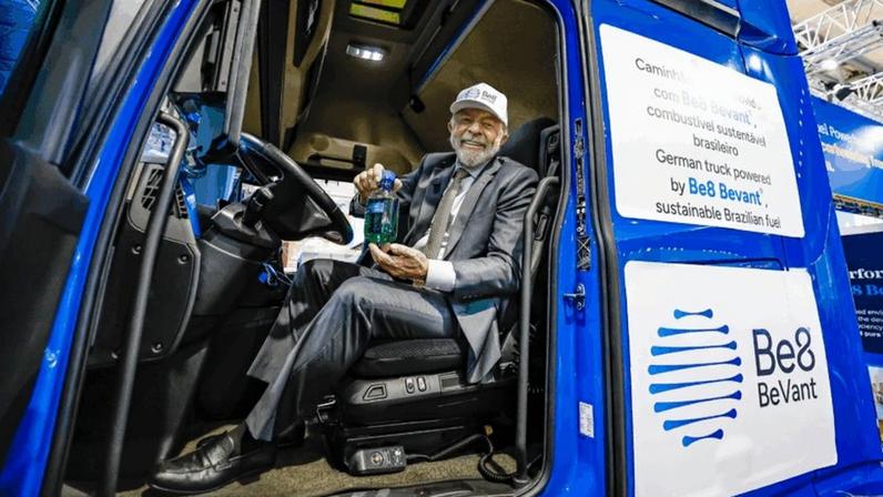 Lula dirige caminhão em vídeo sobre biocombustíveis na Alemanha