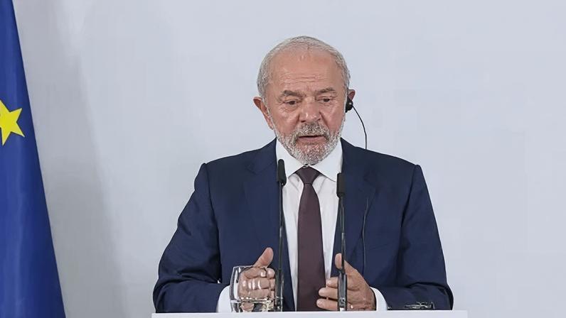 Lula questiona onde a democracia errou durante viagem à Espanha