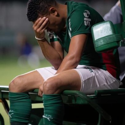 Vitor Roque volta só após a Copa; cirurgia delicada no tornozelo esquerdo