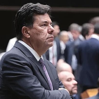 Quaest fortalece aproximação entre Flávio e União, aponta Mendonça Filho