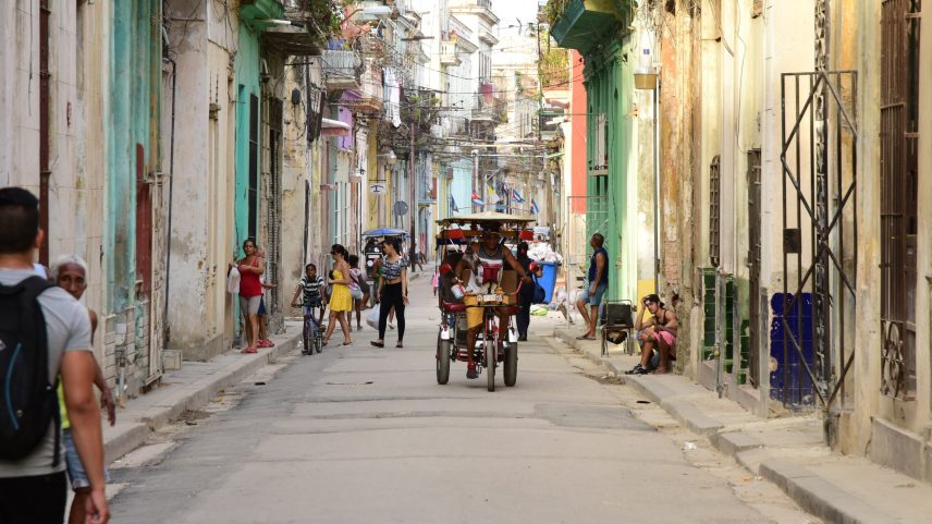 Crise econômica leva cubanos a automedicação com psicotrópicos