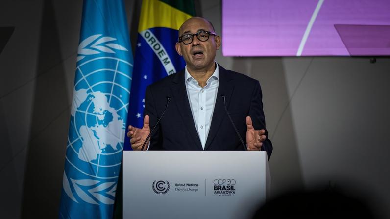 O evento, realizado em Paris a partir das 7h (horário de Brasília), reúne líderes de governos, indústria, finanças e sociedade civil (Leandro Fonseca /Exame)
