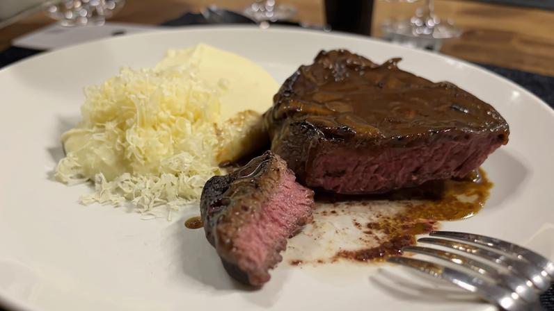 Peixinho com mousseline de batatas e rotî de cogumelos