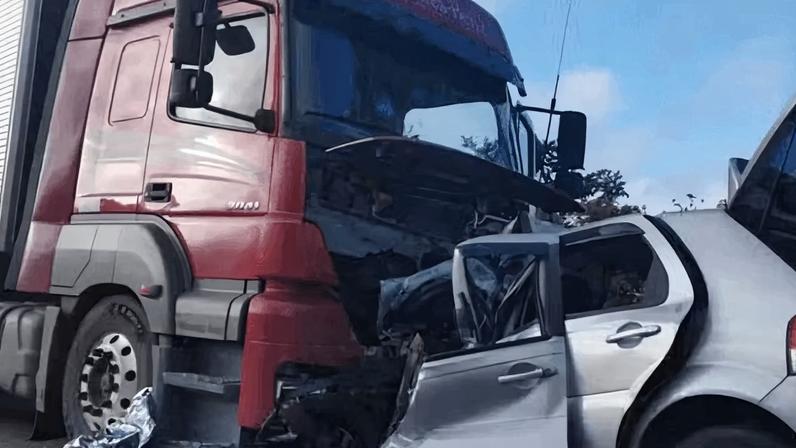 Imagem da noticia Acidente em rodovia mata família em Minas Gerais